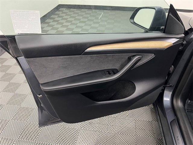 Used 2023 Tesla Model Y Long Range image 9