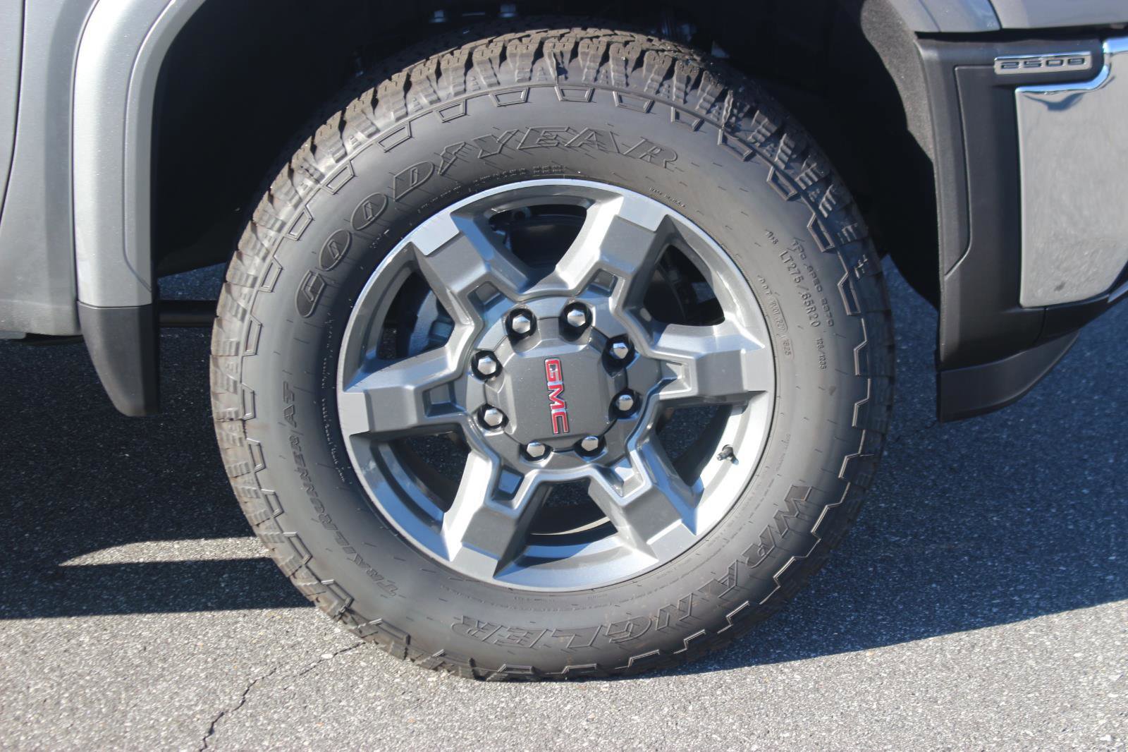 New 2025 GMC Sierra 2500 SLT w/ SLT Premium Package image 9