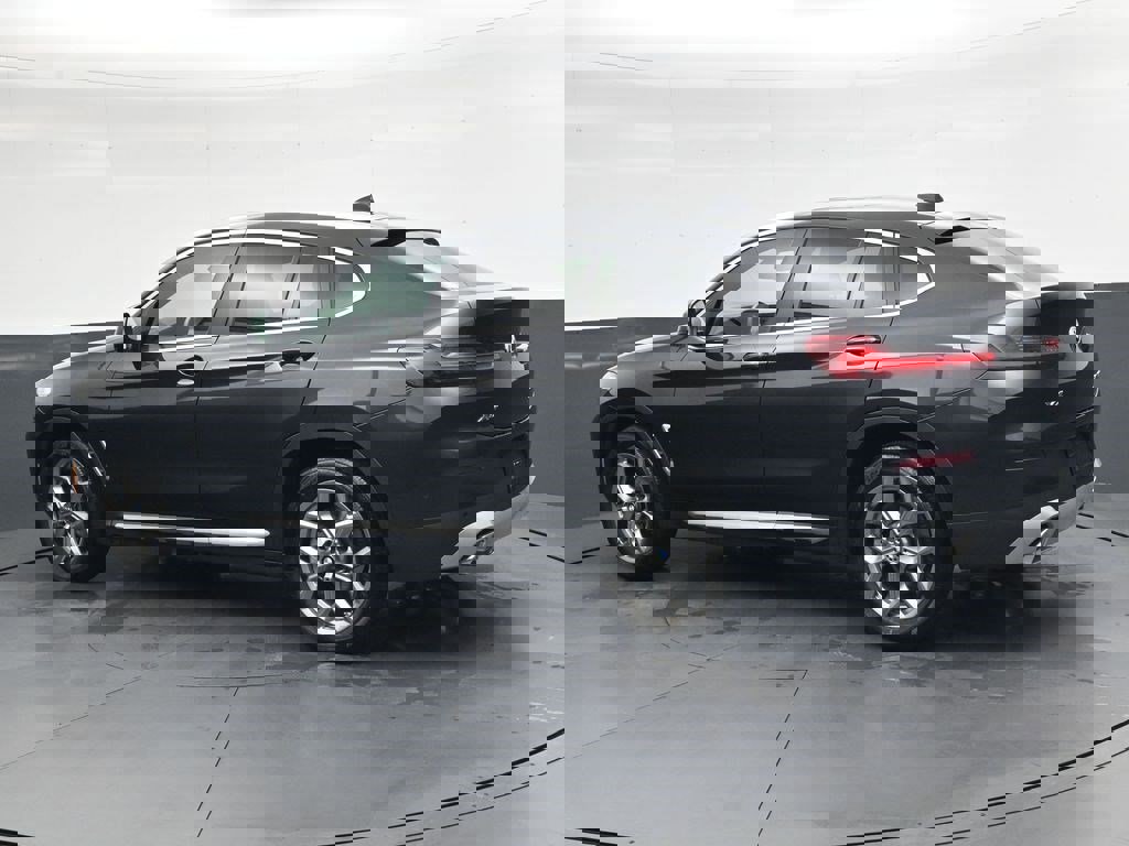 Used 2025 BMW X4 xDrive30i image 6