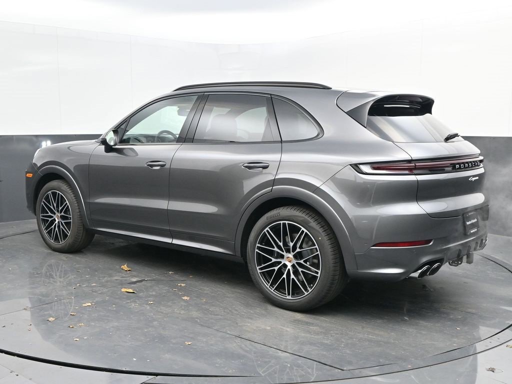 Certified 2025 Porsche Cayenne image 3