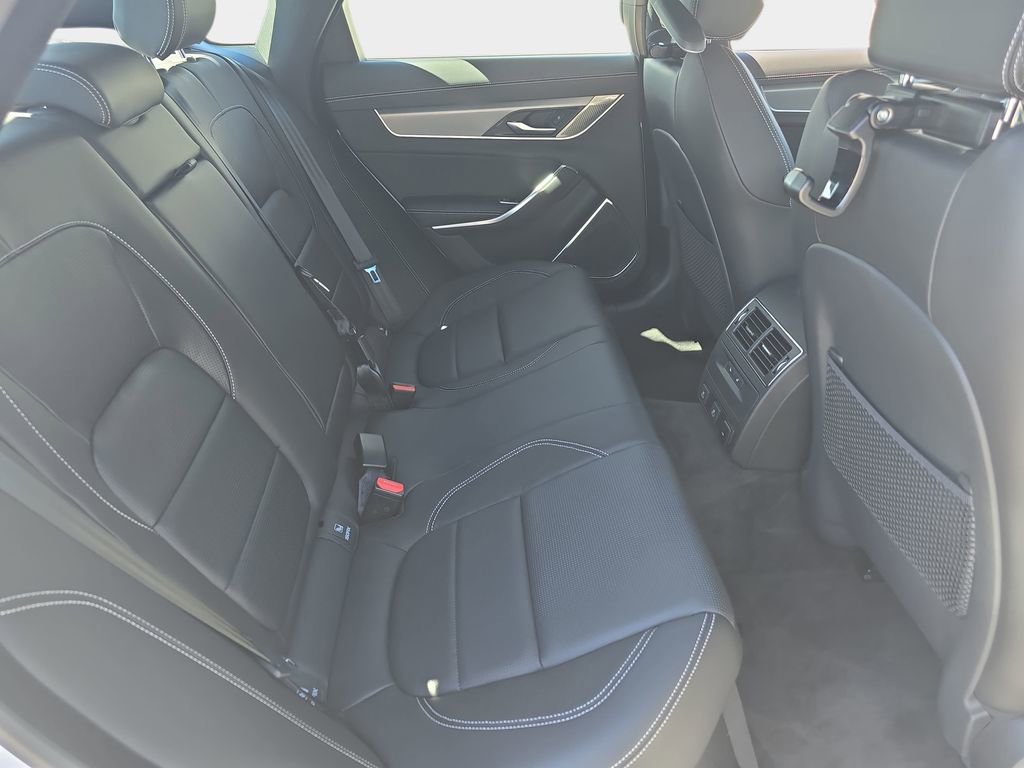 Certified 2024 Jaguar XF R-Dynamic SE AWD/4WD image 11