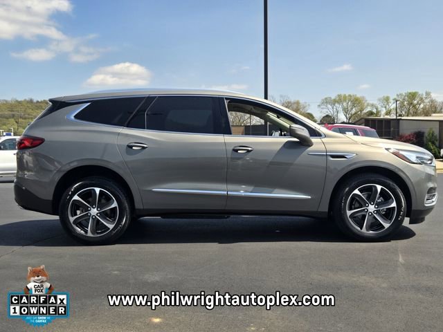 Used 2018 Buick Enclave Essence image 2