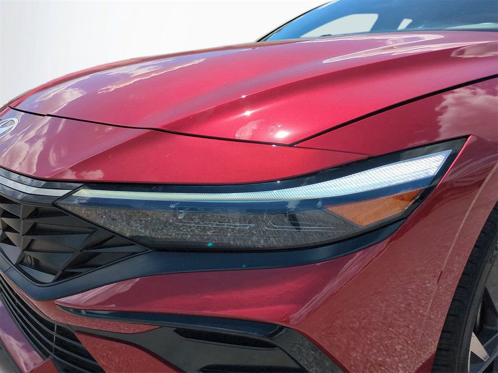 Certified 2025 Hyundai Elantra SEL FWD image 10