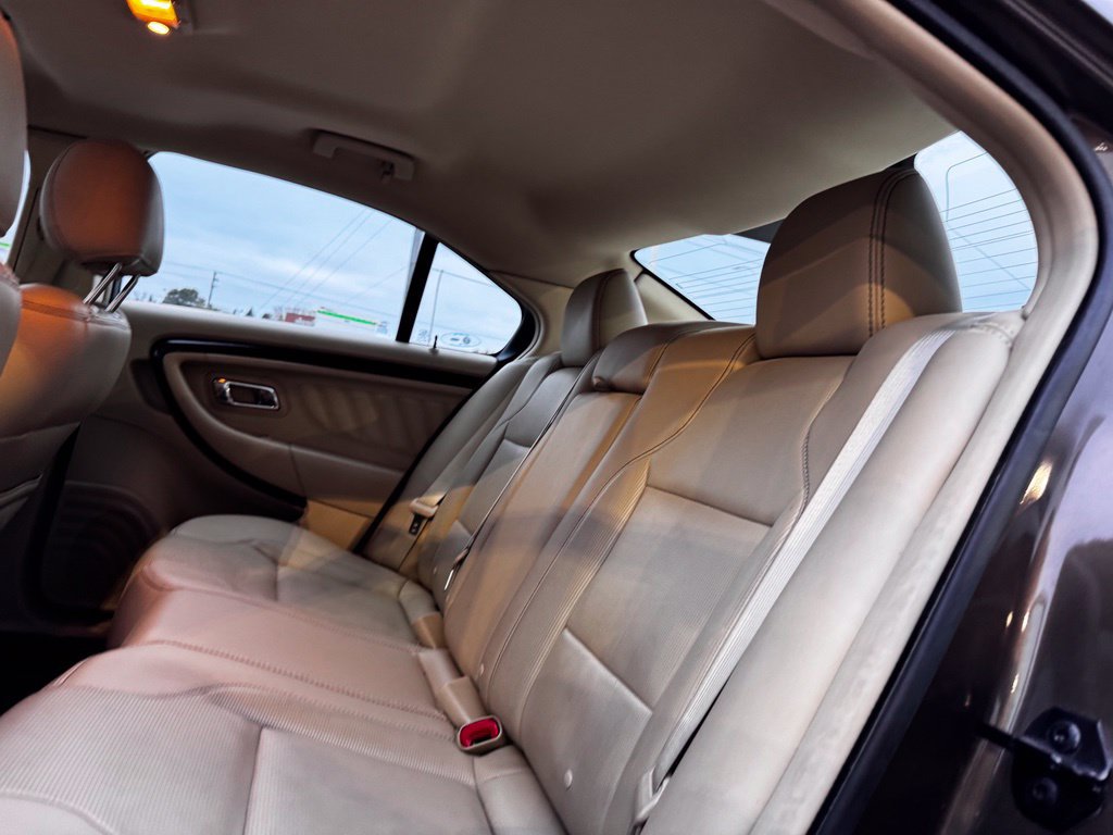 Used 2015 Ford Taurus Limited w/ Equipment Group 301A FWD image 14