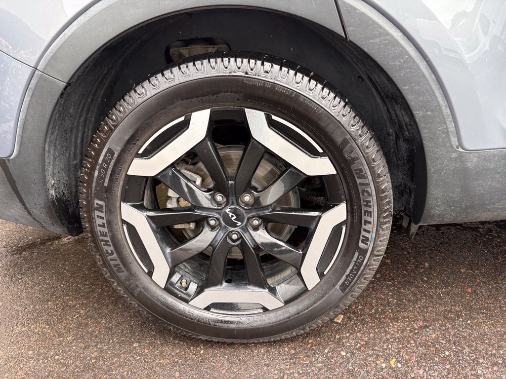 Used 2023 Kia Telluride EX w/ EX Captain's Chair Package FWD image 6