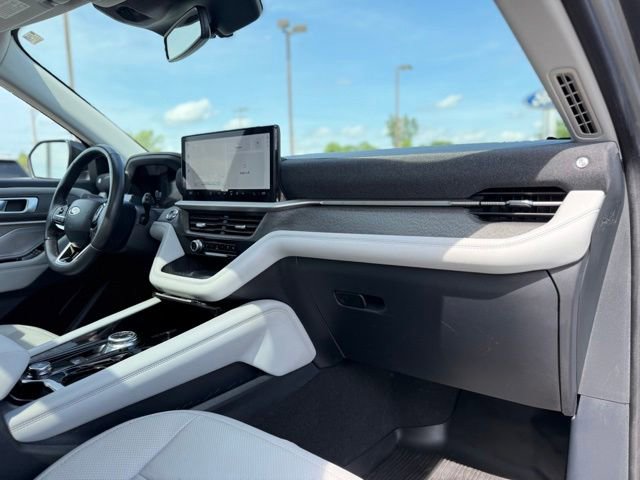 Used 2025 Ford Explorer Platinum w/ LUX Leather Package AWD/4WD image 18