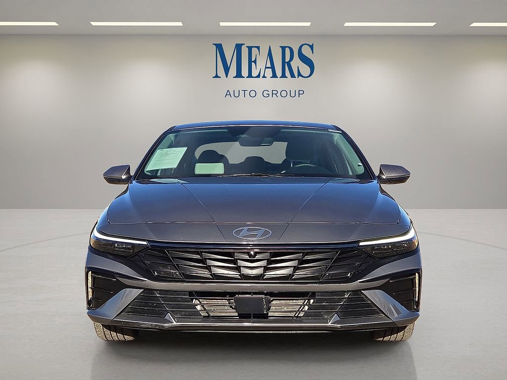 Used 2025 Hyundai Elantra Limited image 9