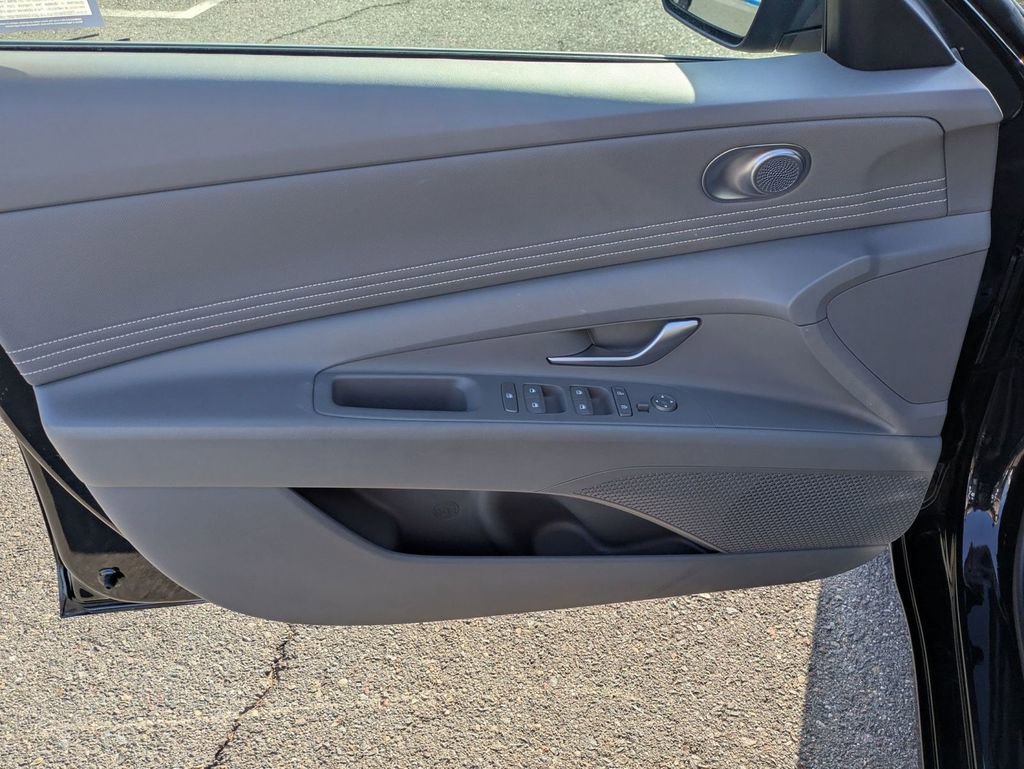 Certified 2025 Hyundai Elantra Sport image 11