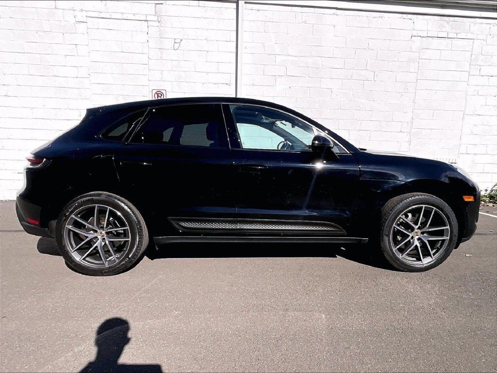 Certified 2023 Porsche Macan AWD/4WD image 6