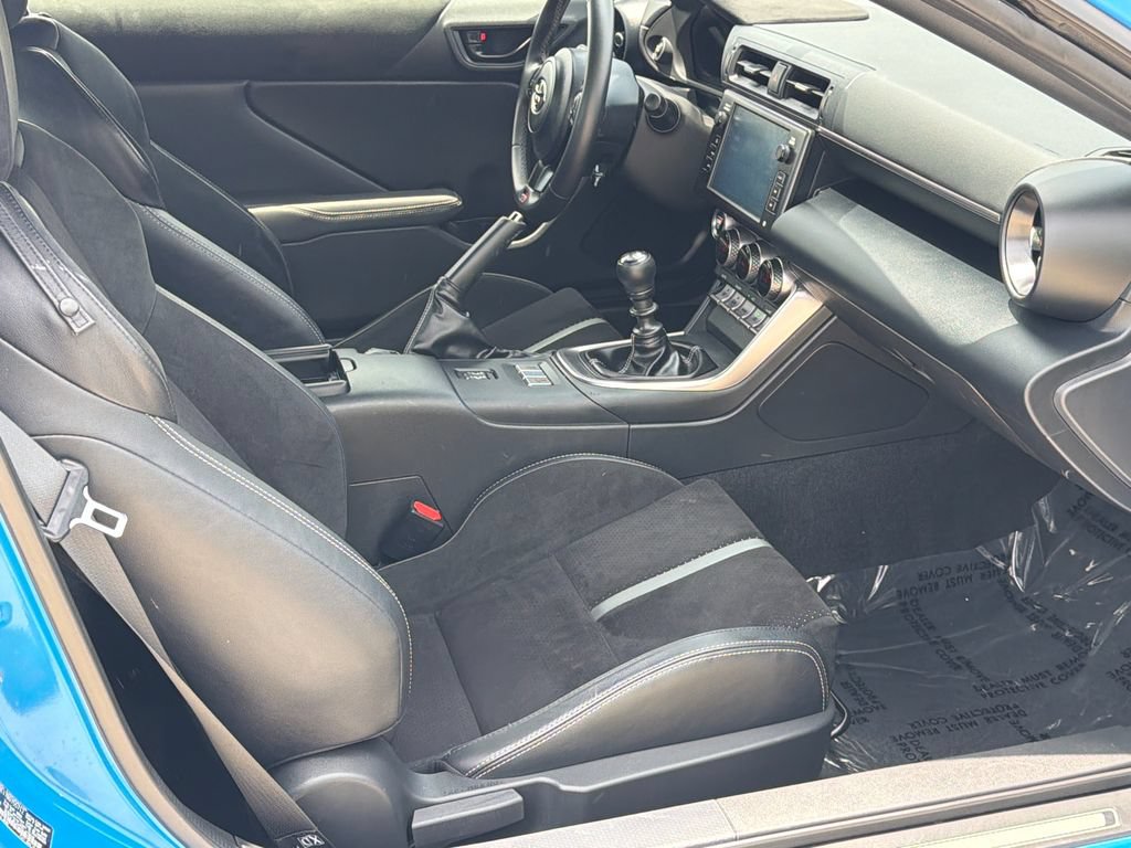 Used 2022 Toyota GR86 Premium RWD image 10