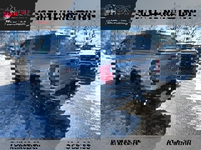 Used 2024 GMC Canyon Elevation w/ Elevation Premium Package image 5