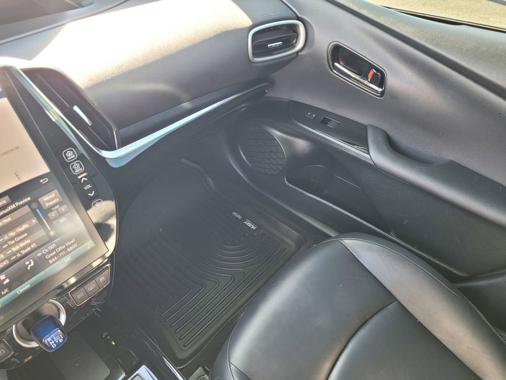 Used 2022 Toyota Prius Prime XLE image 12