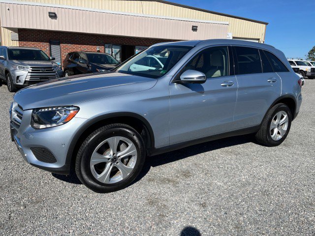 Used 2017 Mercedes-Benz GLC 300 4MATIC image 2