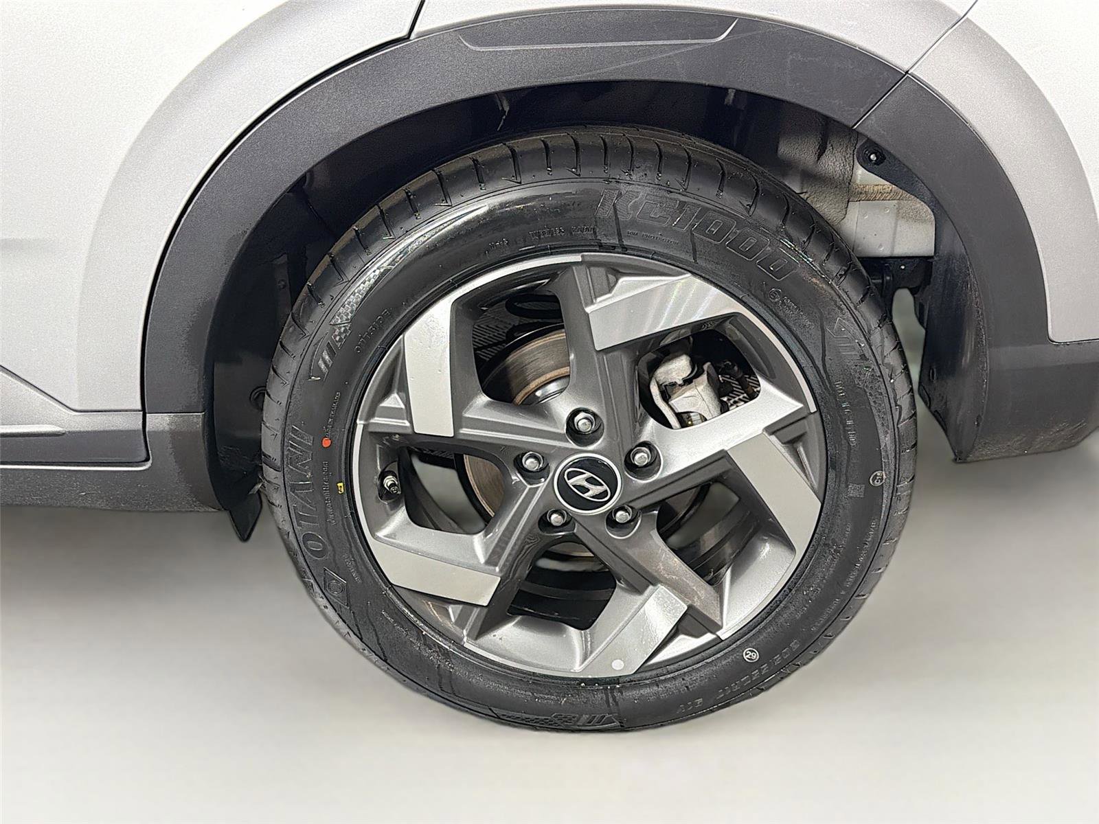 Used 2025 Hyundai Venue SEL FWD image 29