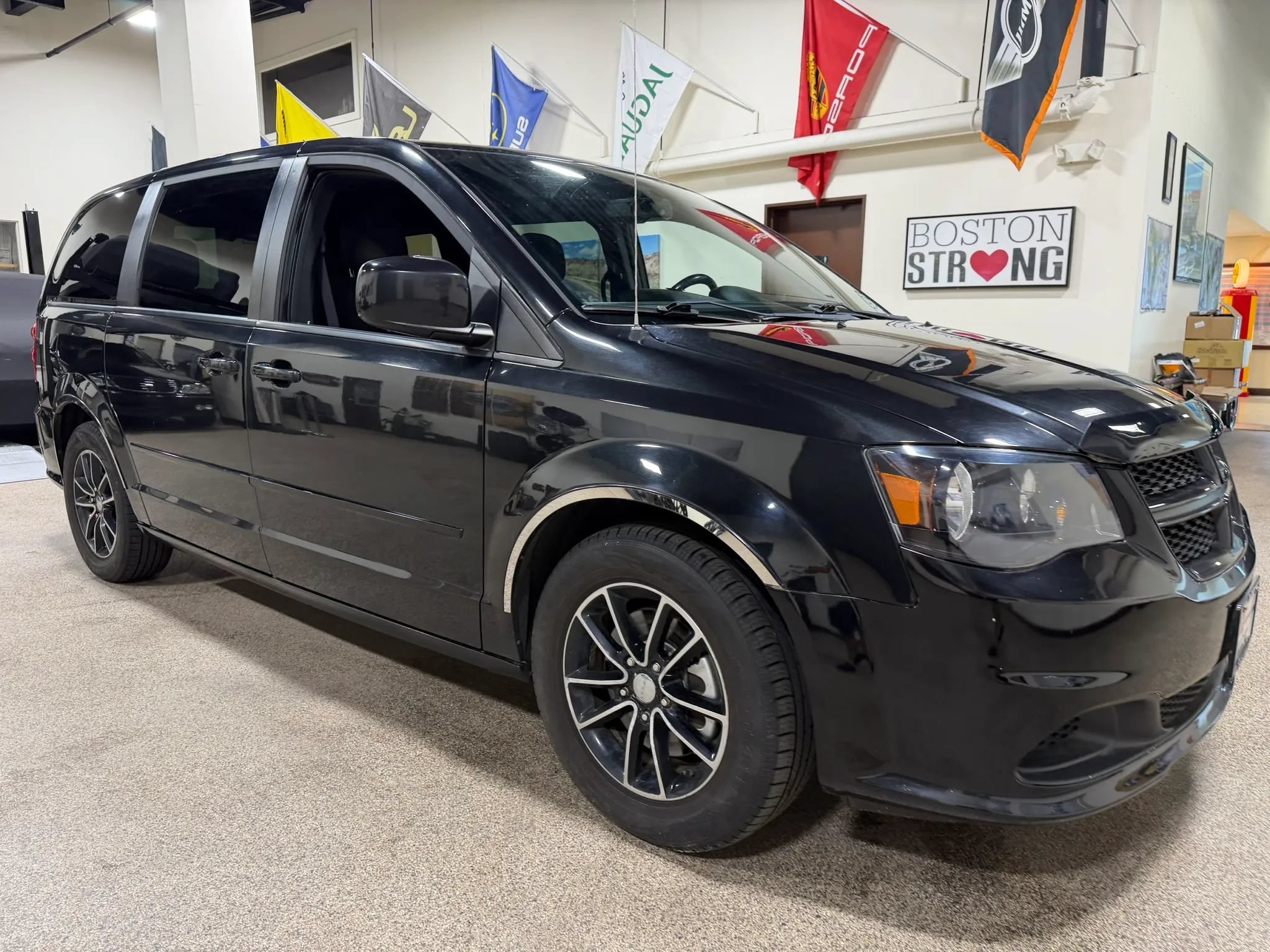 Used 2016 Dodge Grand Caravan SE FWD image 14