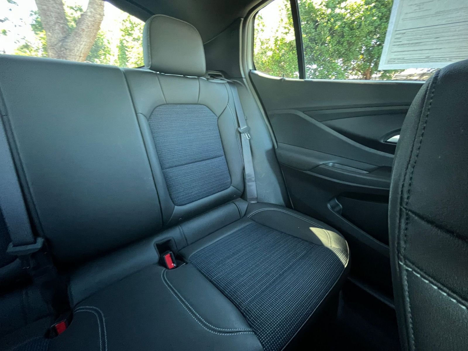 Used 2025 Buick Envista Preferred image 35