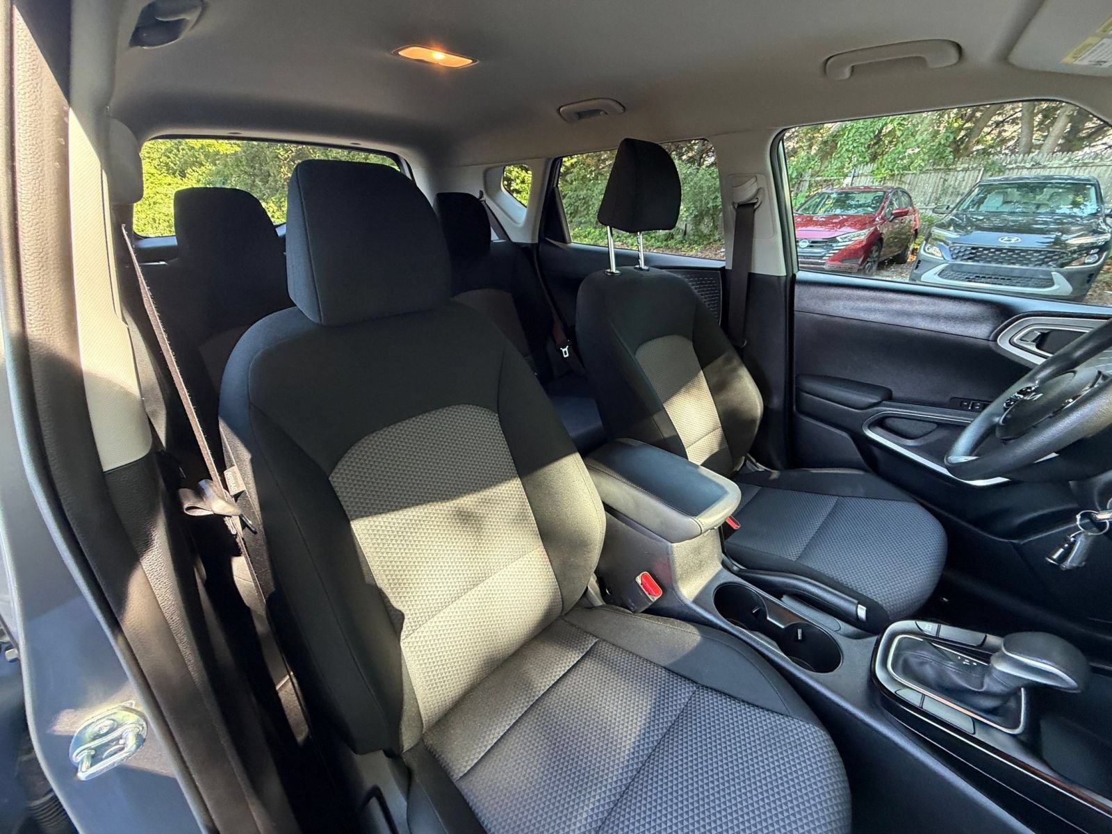 Used 2025 Kia Soul LX w/ LX Technology Package FWD image 34