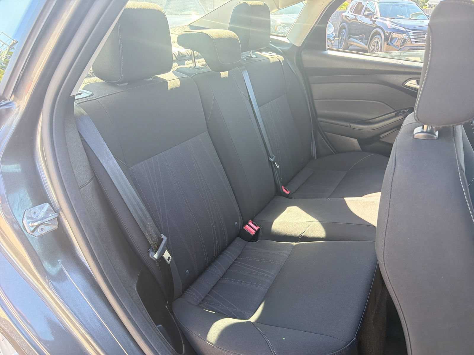 Used 2018 Ford Focus SE FWD image 23