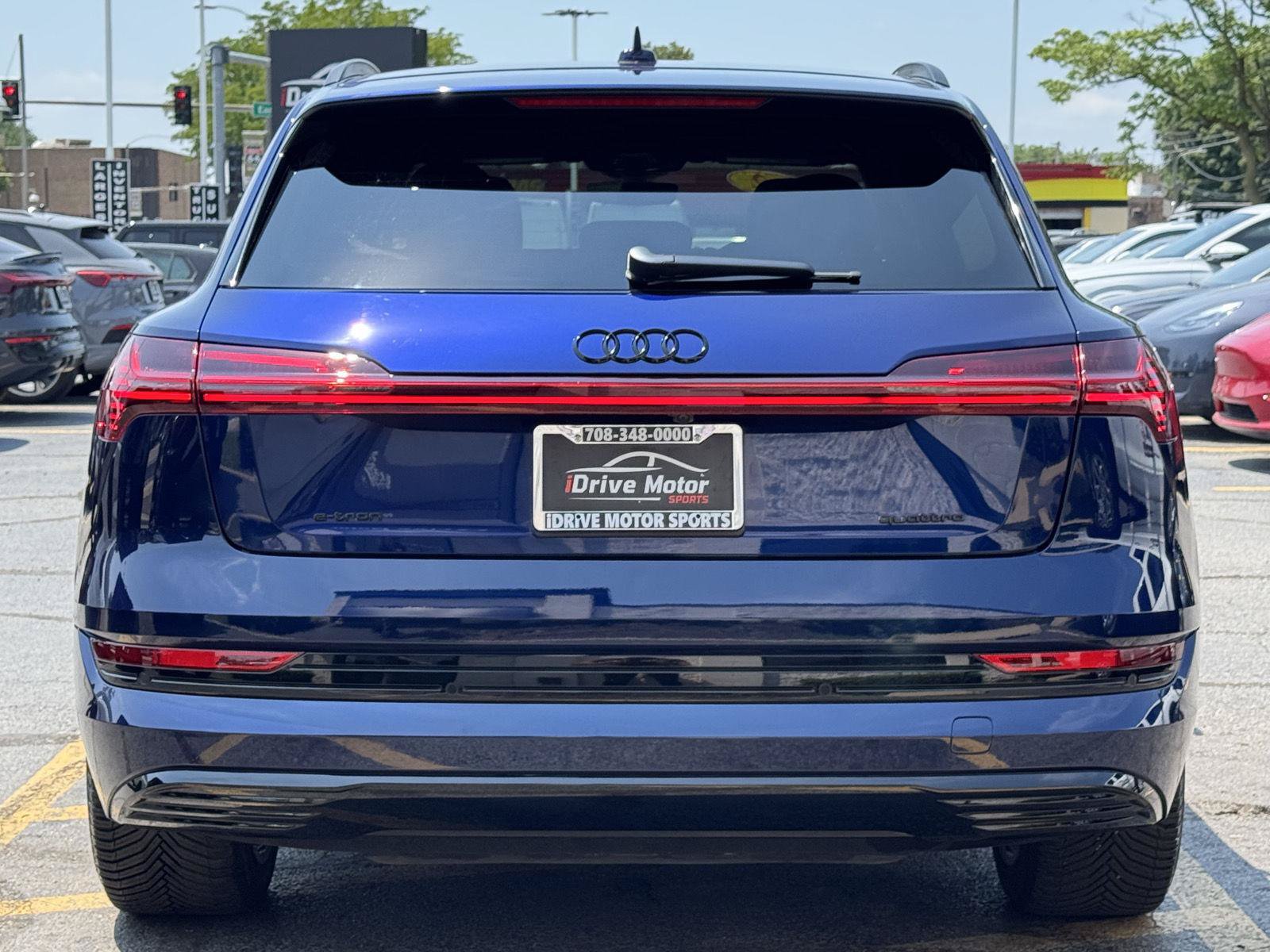 Used 2022 Audi e-tron Premium Plus w/ Premium Plus Package AWD/4WD image 12