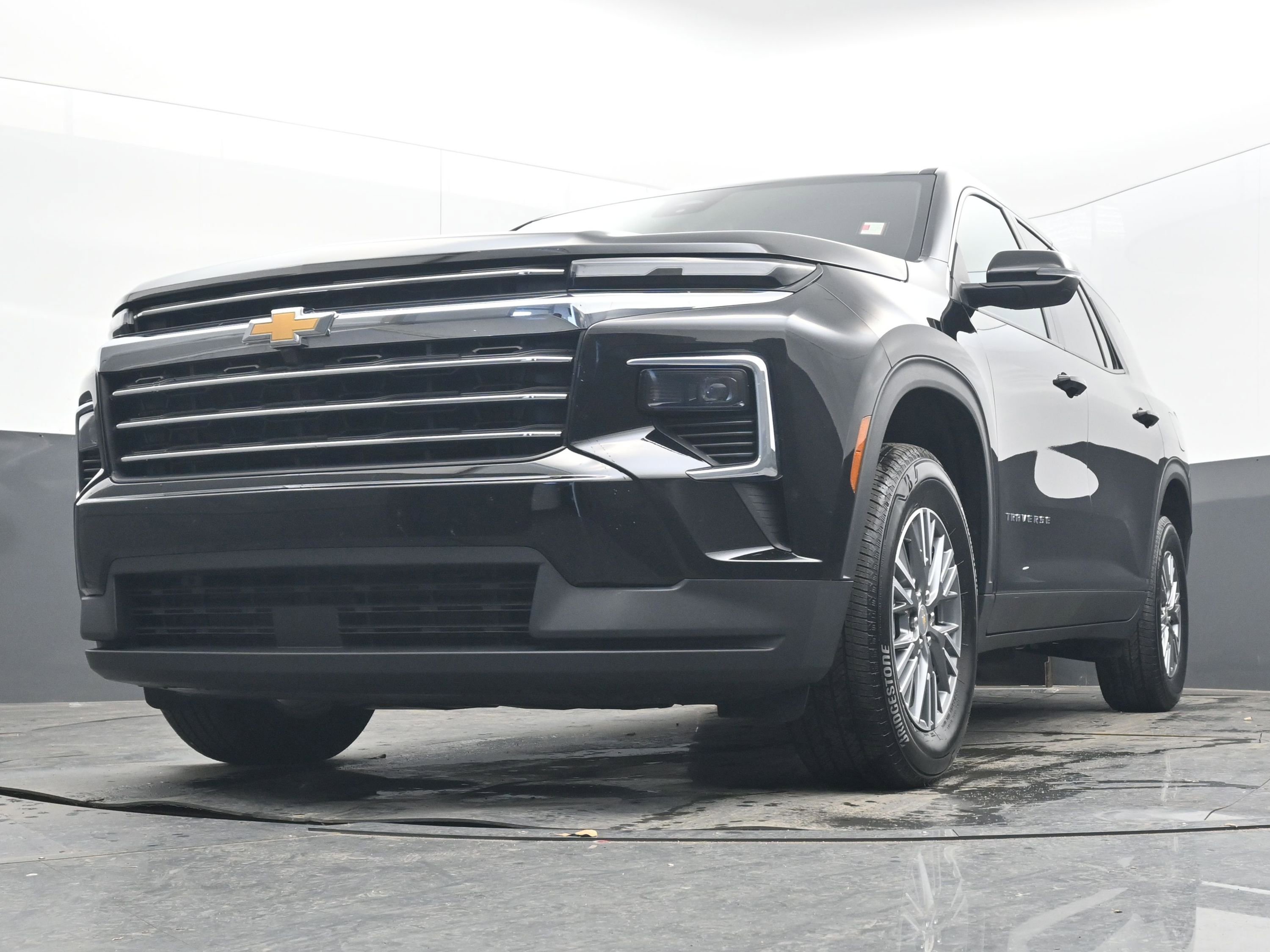 Used 2025 Chevrolet Traverse LT image 27