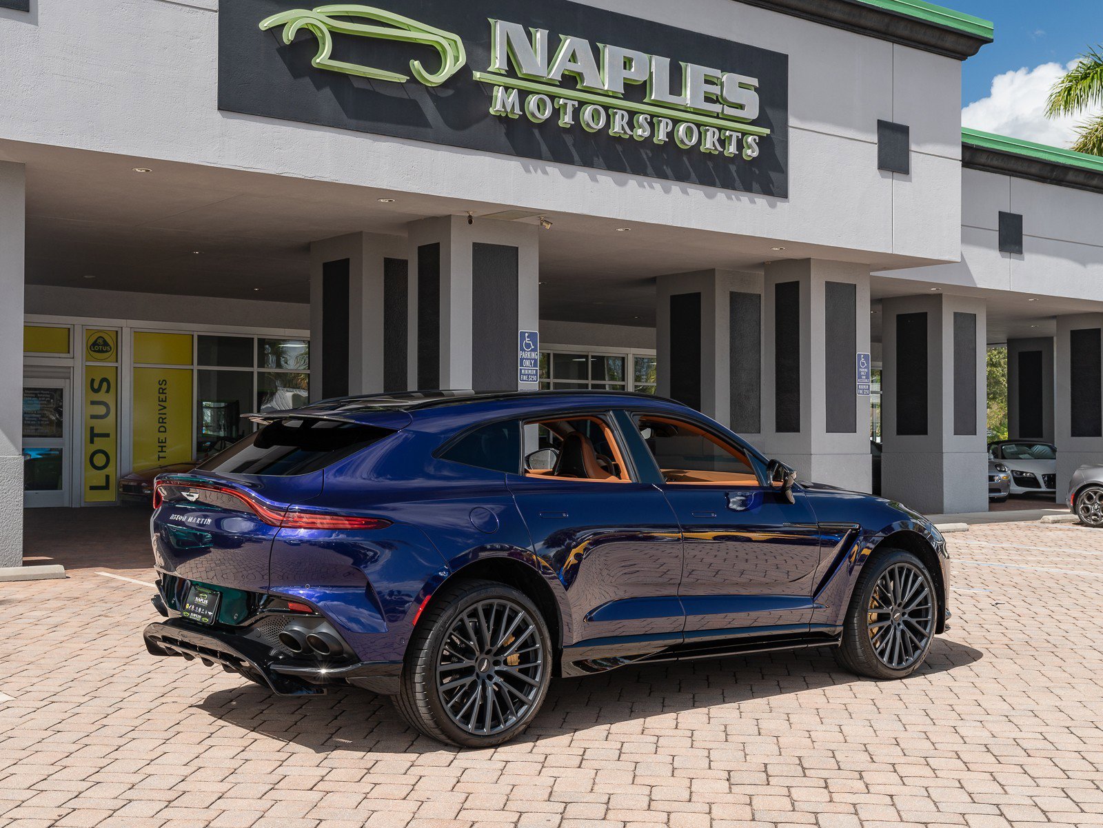 Used 2023 Aston Martin DBX 707 image 21