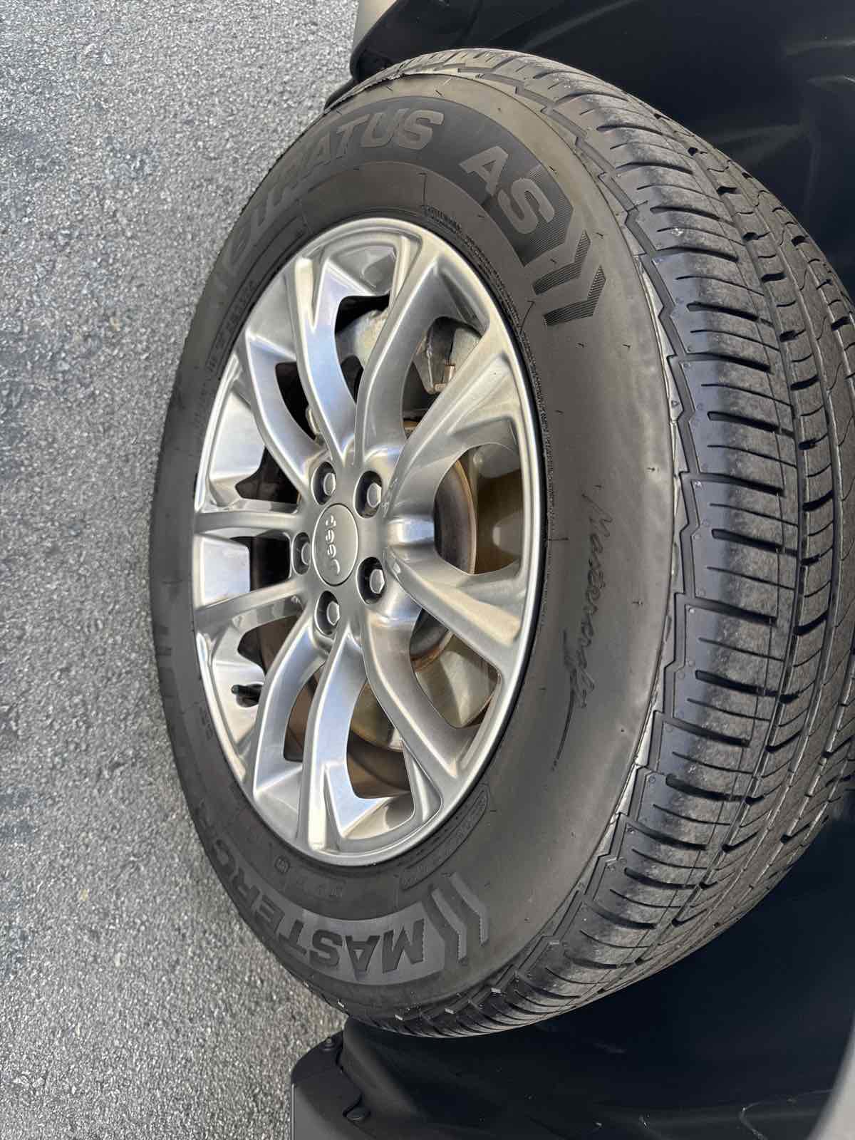 Used 2021 Jeep Cherokee Latitude Lux w/ Sun & Sound Group image 14