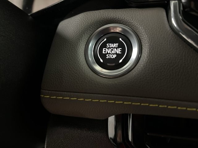 Used 2025 Chevrolet Colorado ZR2 w/ Technology Package AWD/4WD image 11