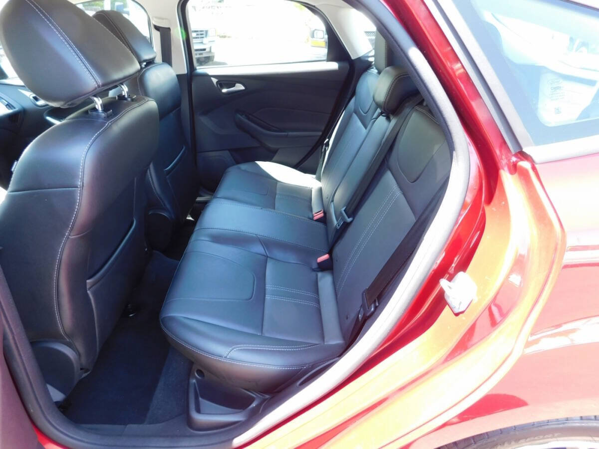 Used 2014 Ford Focus SE w/ Equipment Group 201A FWD image 5