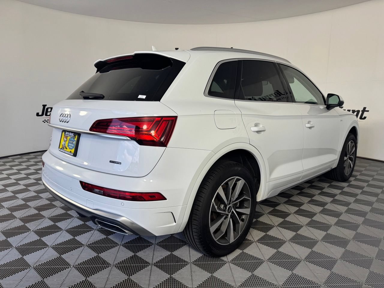 Used 2023 Audi Q5 2.0T Premium Plus w/ Premium Plus Package AWD/4WD image 6