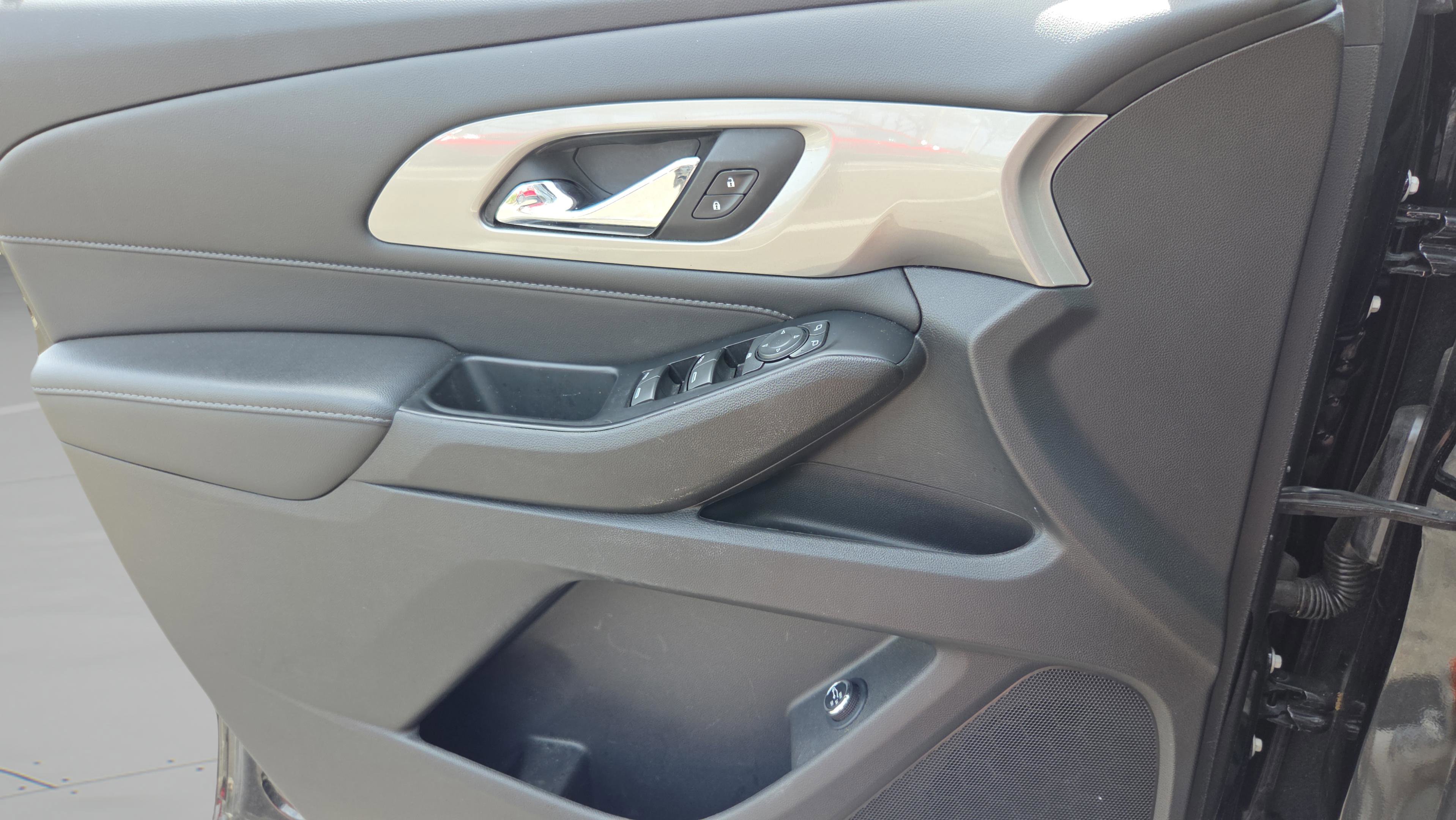 Certified 2023 Chevrolet Traverse LT FWD image 28