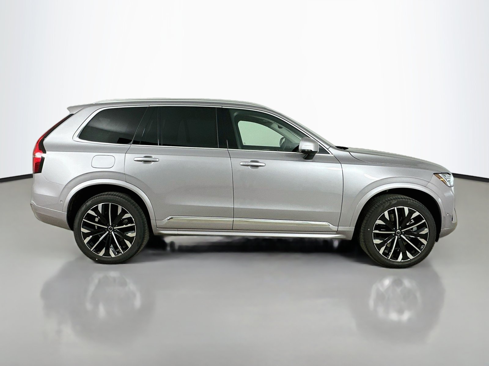 New 2026 Volvo XC90 T8 Plus w/ Protection Package Premier AWD/4WD image 4