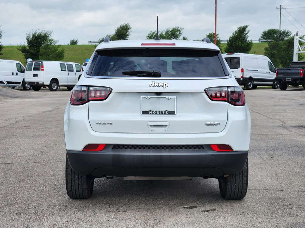 Used 2025 Jeep Compass Latitude AWD/4WD image 6