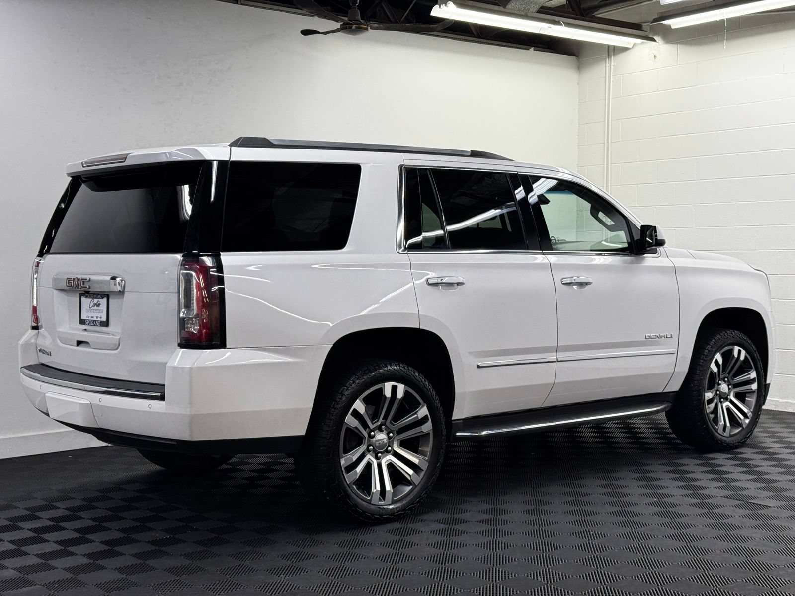 Used 2018 GMC Yukon Denali AWD/4WD image 2