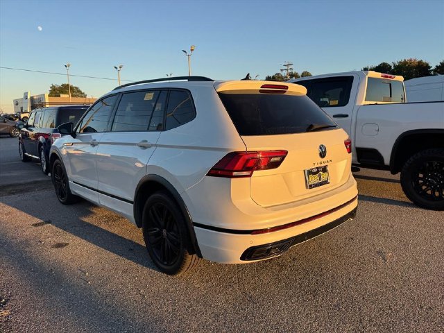Used 2022 Volkswagen Tiguan SE R-Line FWD image 2