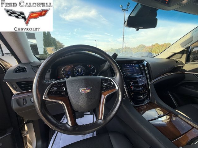 Used 2017 Cadillac Escalade Luxury AWD/4WD image 16