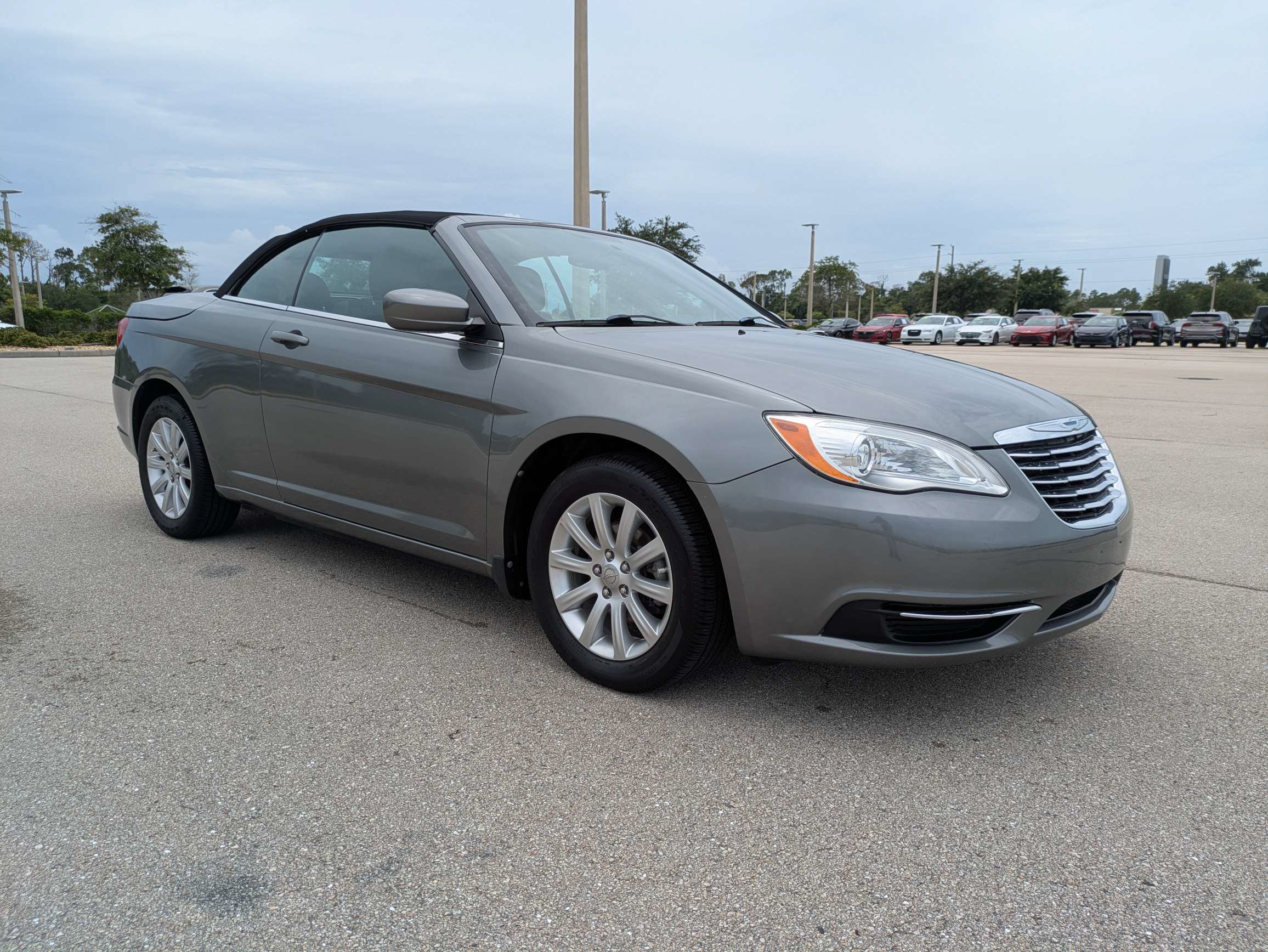 Used 2012 Chrysler 200 Touring FWD image 2