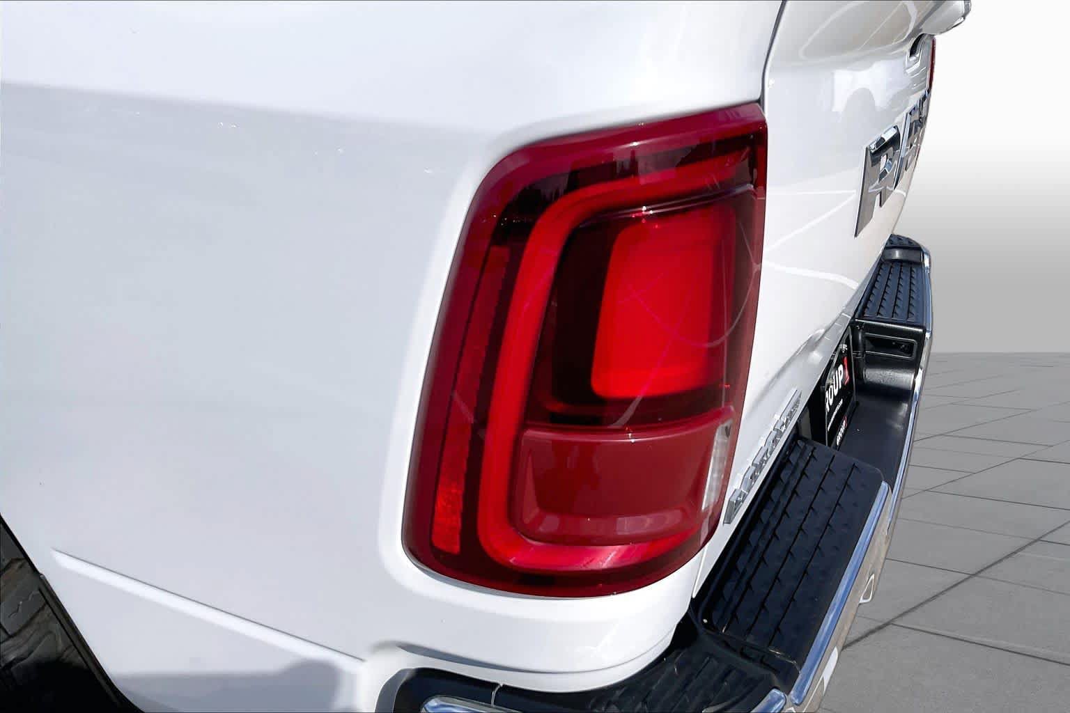 Used 2025 RAM 3500 Laramie AWD/4WD image 28