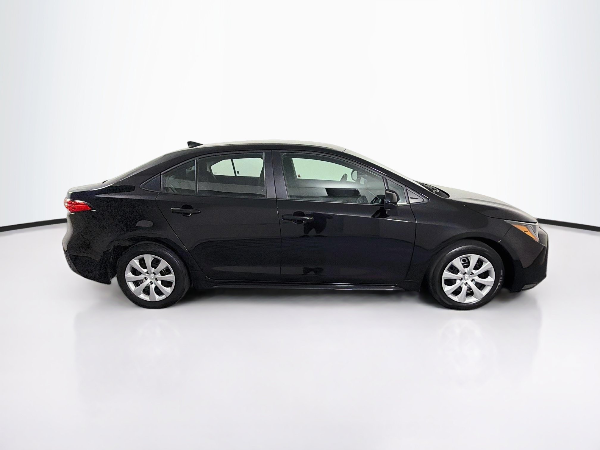 Used 2025 Toyota Corolla LE FWD image 10