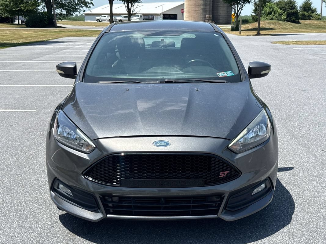 Used 2018 Ford Focus ST FWD image 3