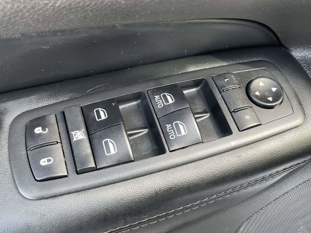 Used 2020 Jeep Grand Cherokee Laredo RWD image 23