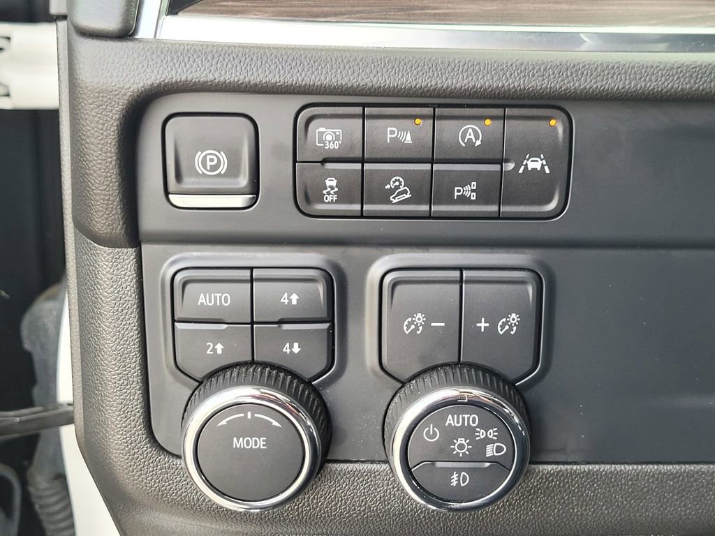 Used 2025 Chevrolet Suburban Z71 AWD/4WD image 28