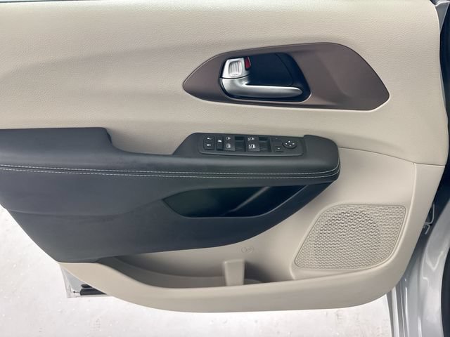 Used 2023 Chrysler Voyager LX FWD image 19