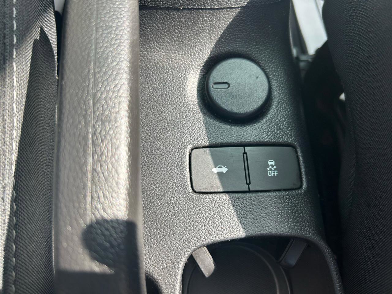 Used 2016 Chevrolet Sonic LT FWD image 25