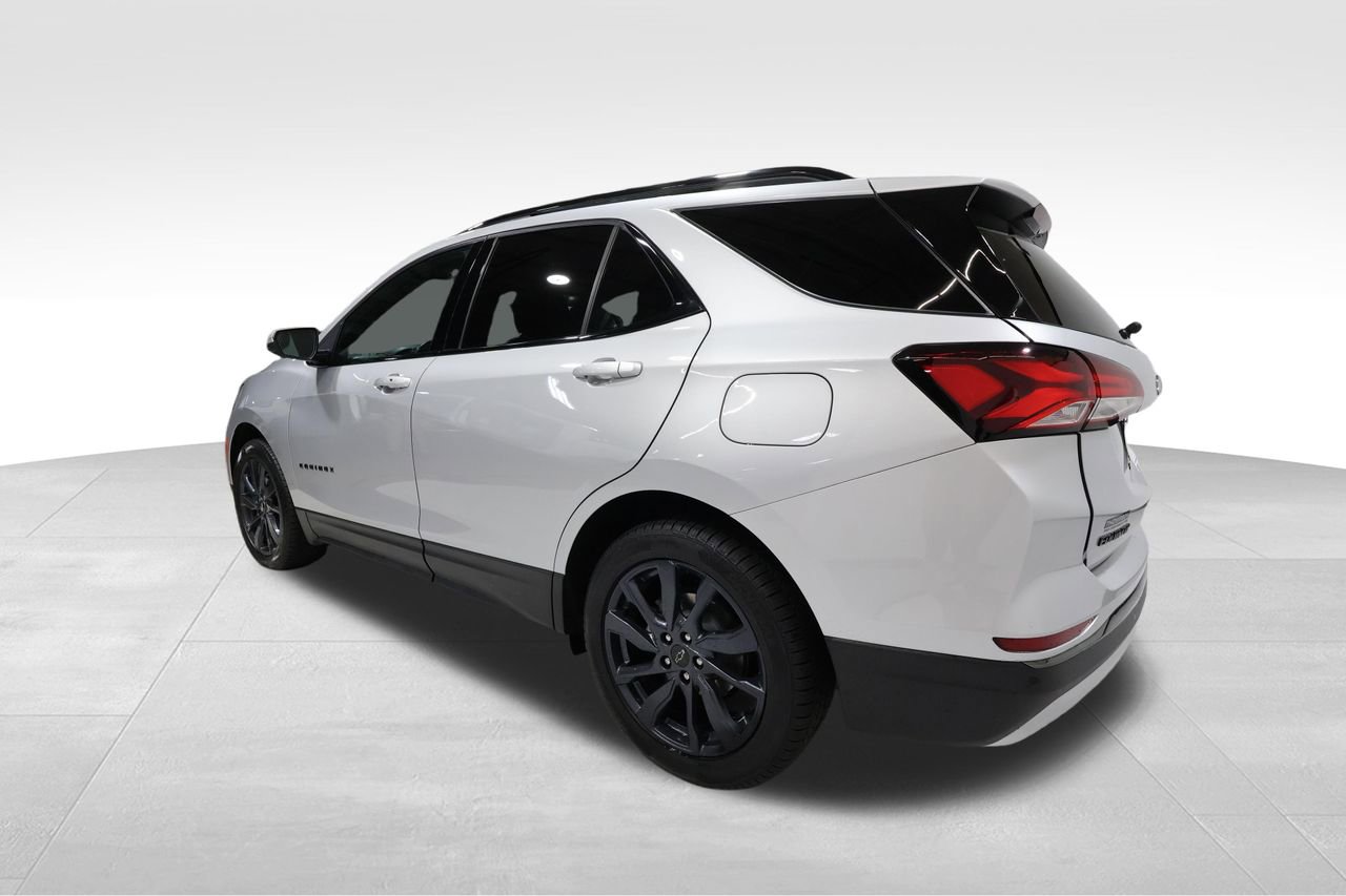 Used 2022 Chevrolet Equinox RS w/ Infotainment Package image 2