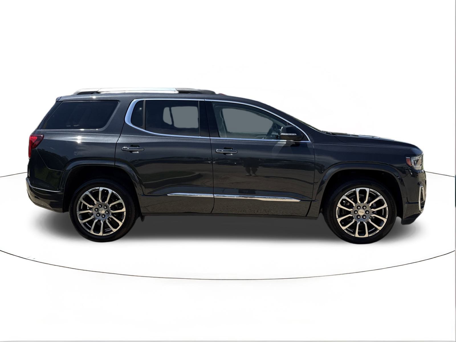 Used 2022 GMC Acadia Denali w/ Denali Technology Package image 2