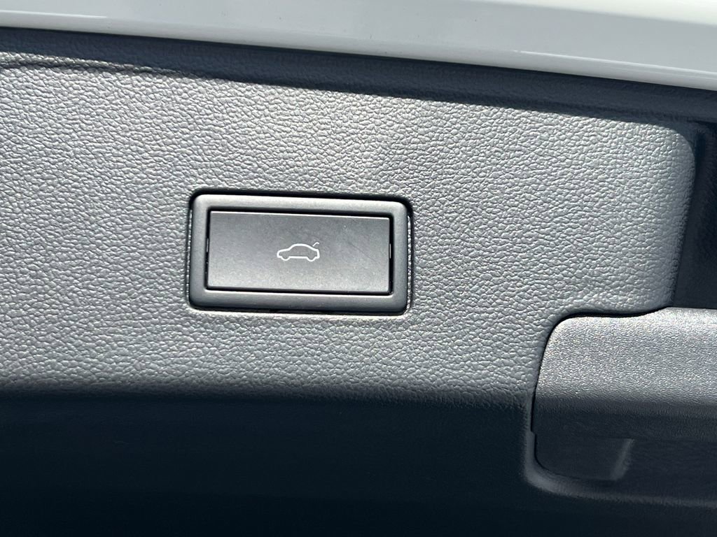 Certified 2024 Volkswagen Atlas Cross Sport SEL image 17