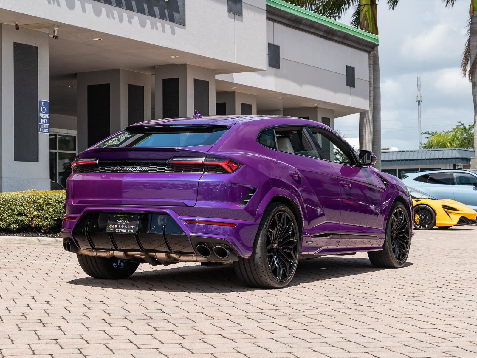 Used 2025 Lamborghini Urus SE image 49