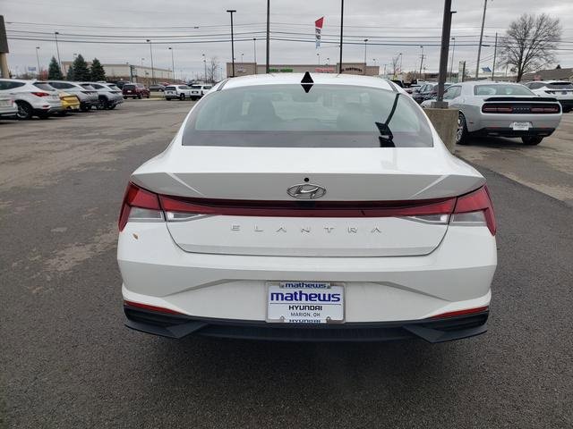 Used 2023 Hyundai Elantra SE w/ Winter Weather Package image 4