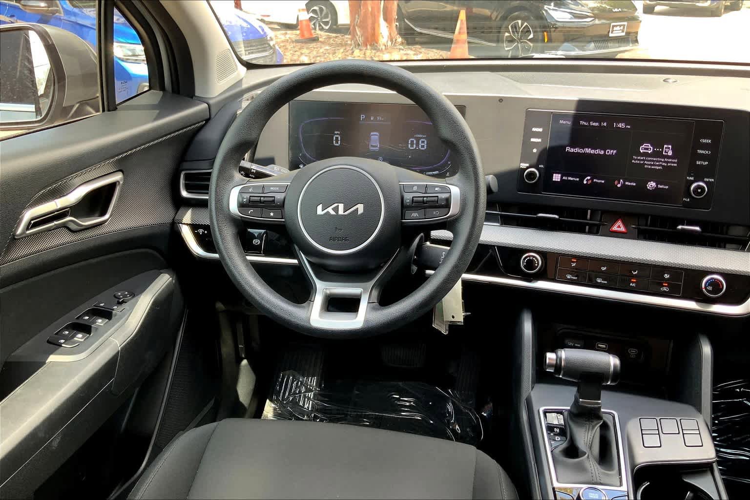 Used 2023 Kia Sportage LX image 6