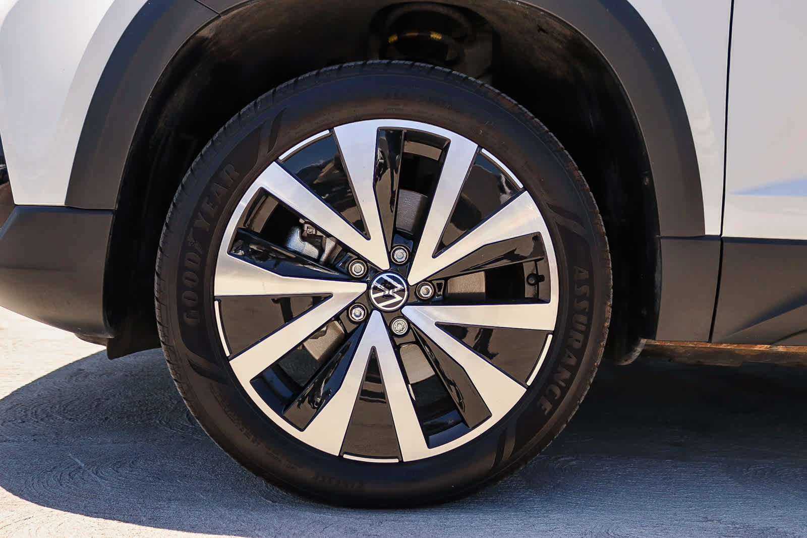 Certified 2022 Volkswagen Taos SE FWD image 11